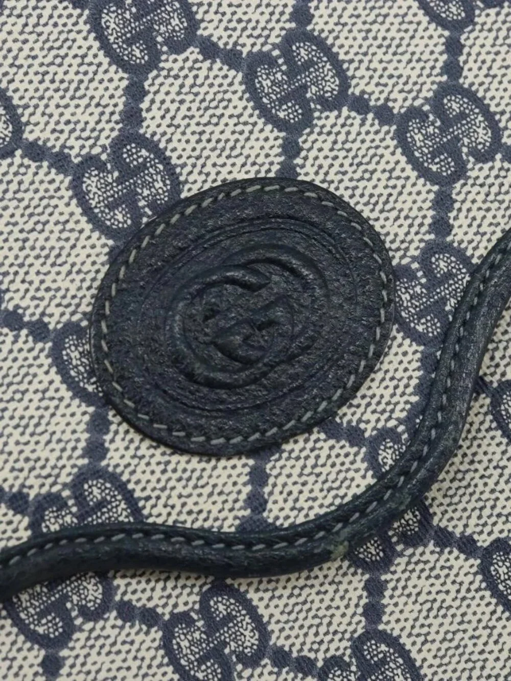 GUCCI GG Supreme Shoulder Bag PVC Navy Gold Auth ka3462